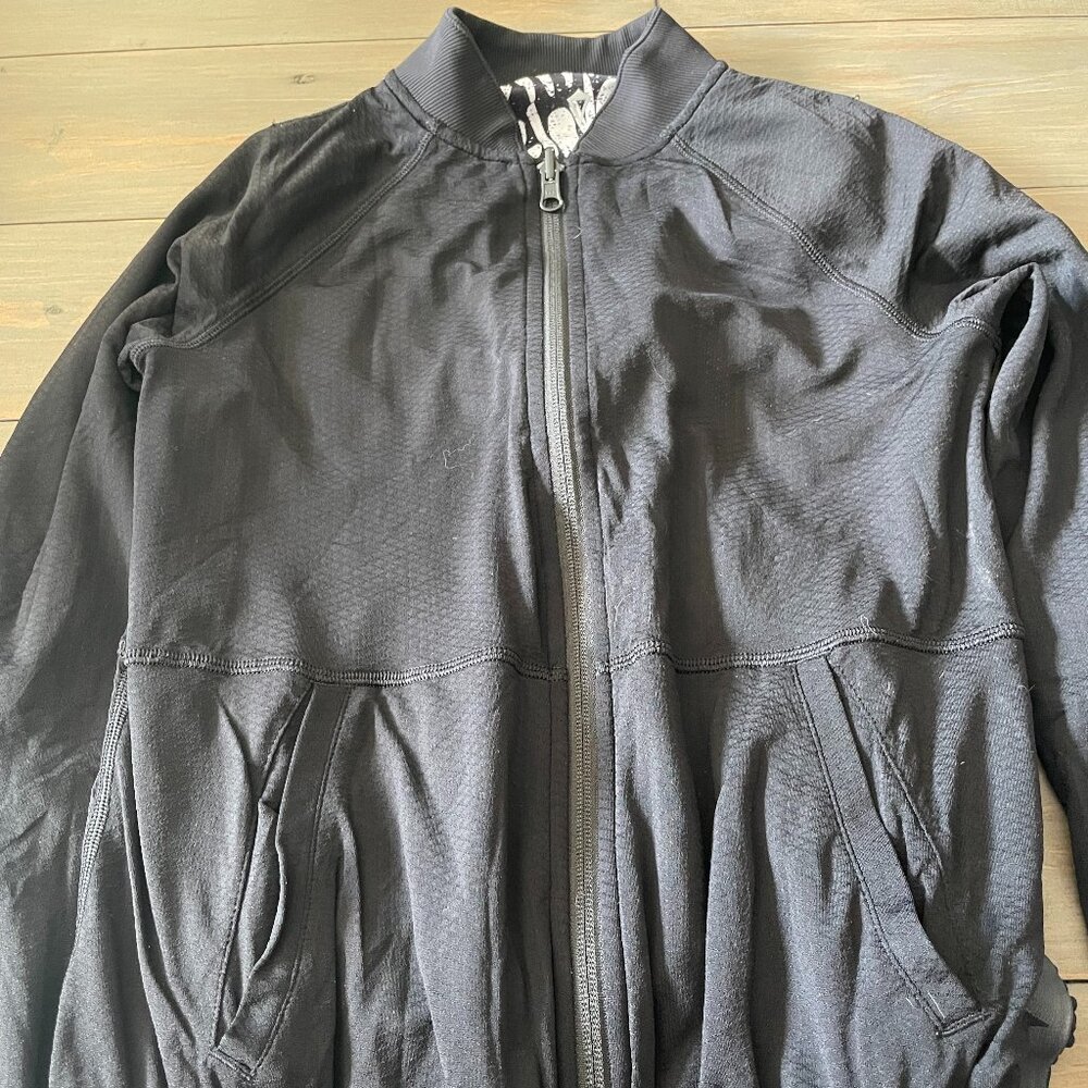 Reversible zip up athletic sweater by Ivivva size 12 -black and white